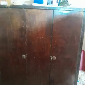 geýim we aýakgap şkaflary