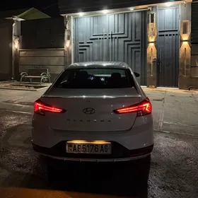 Hyundai Elantra 2020