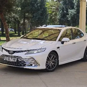 Toyota Camry 2021