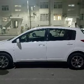 Nissan Versa 2011