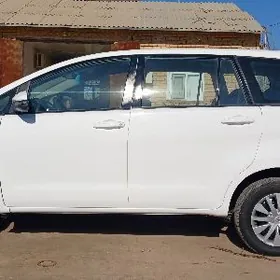 Toyota Innova 2021