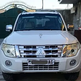 Mitsubishi Pajero 2013