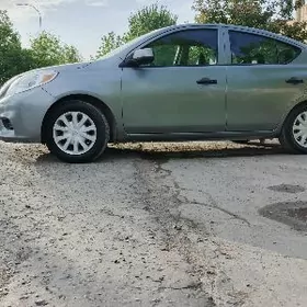 Nissan Versa 2013