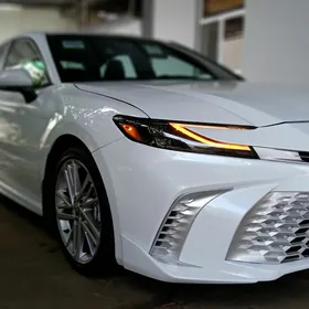 Toyota Camry 2025