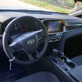 Toyota Camry Hybrid 2025