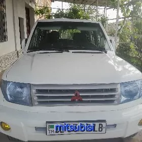 Mitsubishi Pajero 2000
