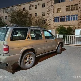 Nissan Pathfinder 2000