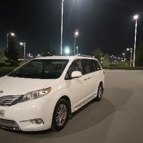 Toyota Sienna 2013