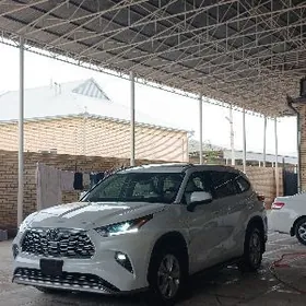 Toyota Highlander 2022