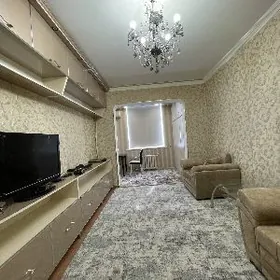 в 10 мкр продается квартира