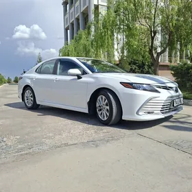 Toyota Camry 2021