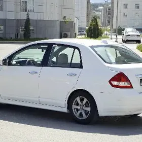 Nissan Versa 2010