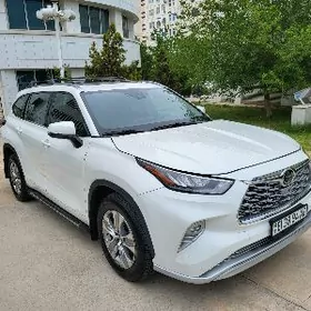 Toyota Highlander 2021