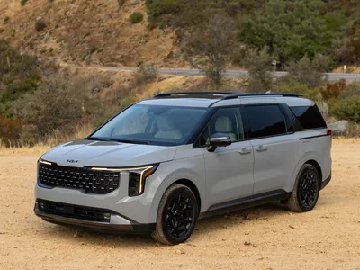 Kia we Genesis ýangyç syzma töwekgelçiligi sebäpli 235 müňden gowrak awtomobilini yzyna çagyrýar