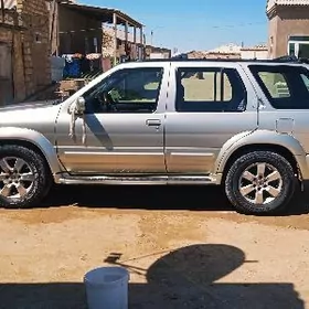 Infiniti QX4 1999