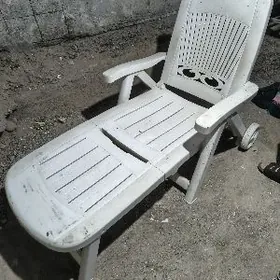 DENIZIN GYRASYNDA YATLYAN