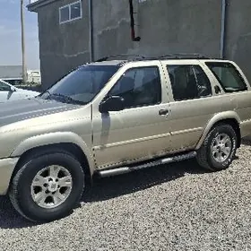 Nissan Pathfinder 2000