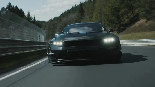 Ford-yň syrly Mustang modeli Nýurburgringde täze aýlaw rekordyny goýdy