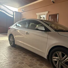 Hyundai Elantra 2020