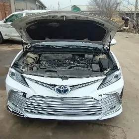 Toyota Camry Hybrid 2021