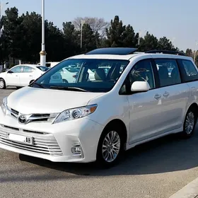 Toyota Sienna 2019