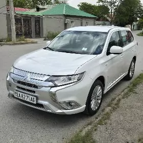 Mitsubishi Outlander 2023
