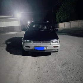 Mitsubishi Chariot 1993