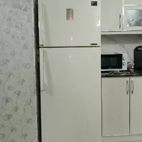 Холодильник Samsung