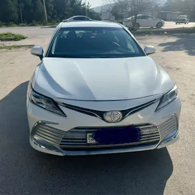 Toyota Camry Hybrid 2022