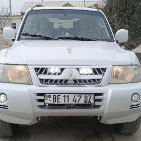 Mitsubishi Pajero 2003