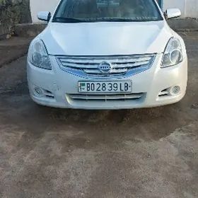 Nissan Altima 2010