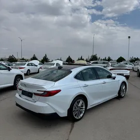 Toyota Camry Hybrid 2025