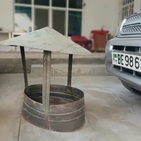 Tamdyryň üstünde asylýan