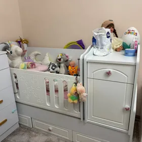 Детская кроватка