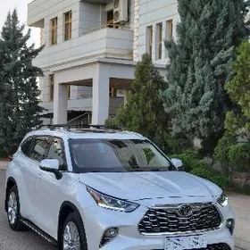 Toyota Highlander 2021