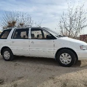 Mitsubishi Chariot 1994