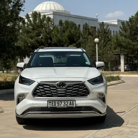 Toyota Highlander 2021