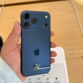iphone 17 pro blac blue