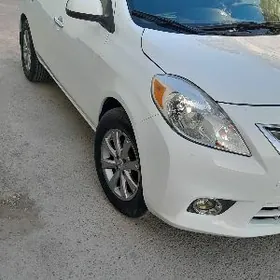 Nissan Versa 2012