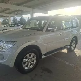 Mitsubishi Pajero 2013