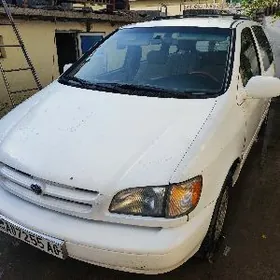 Toyota Sienna 2000