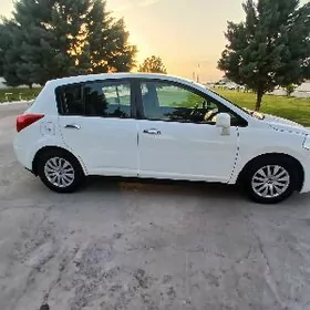 Nissan Versa 2011