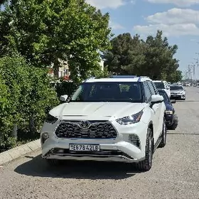 Toyota Highlander 2021