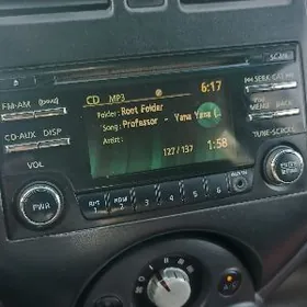 nissan versa gujik note