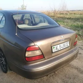Daewoo Leganza 1998