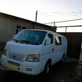 Nissan Urvan 2004