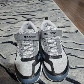 детские кроссовки новые