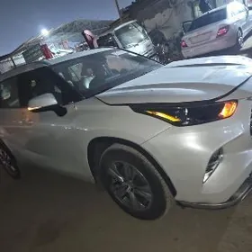 Toyota Highlander 2021
