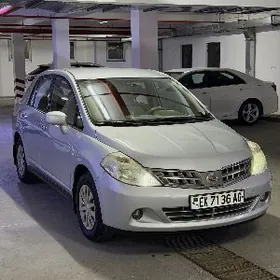 Nissan Tiida 2008