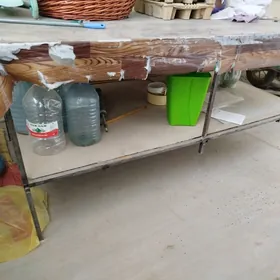 Stol tikinci gyzlar uc.